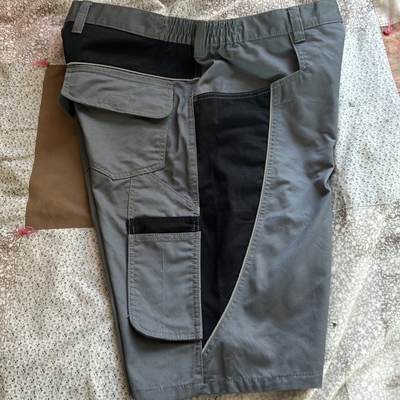 Watsons German Utility Cargo Shorts with 13 pockets, elastic waist and z… - Picture 5 of 6